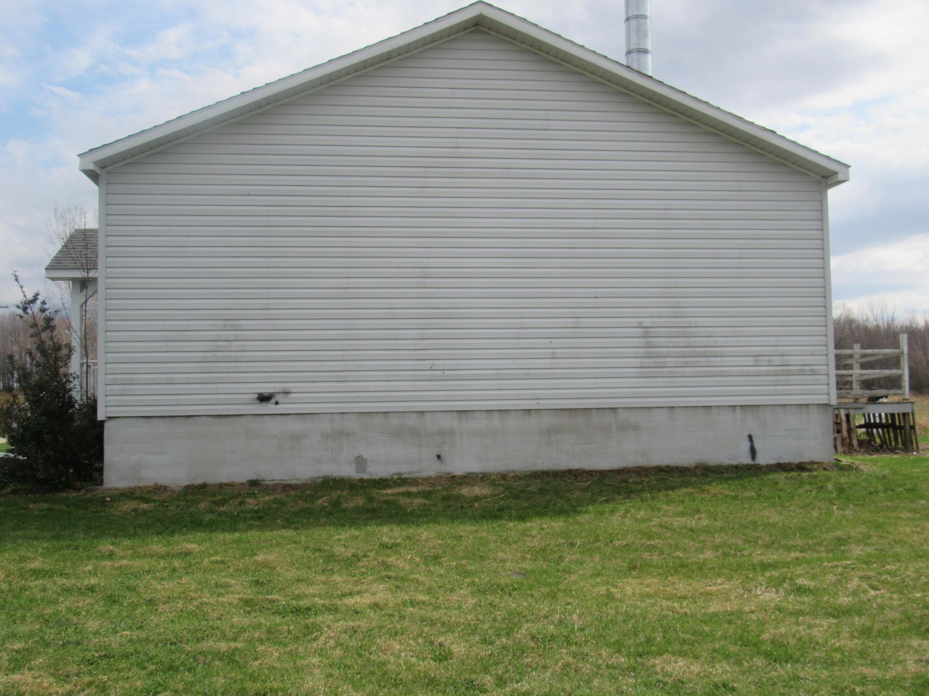 183 E Road Burke, NY 12917 - Photo 7 of 33 Right Side