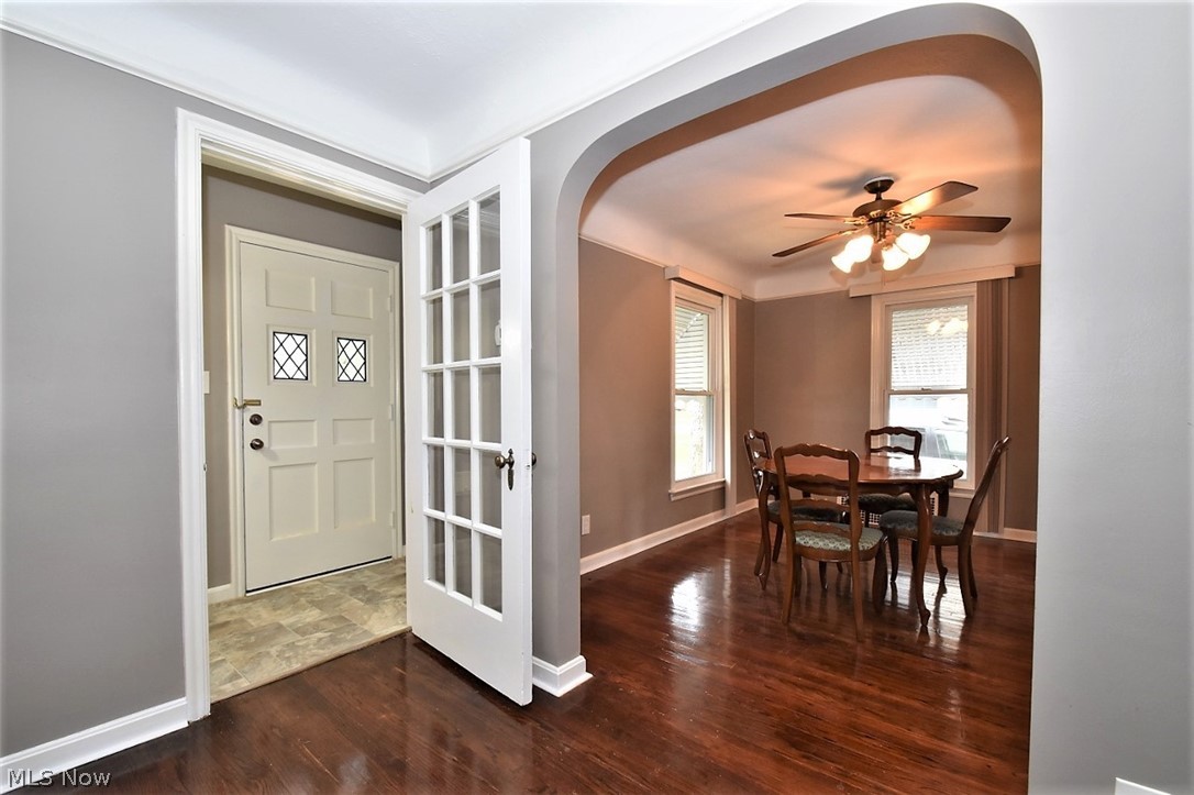 956 Woodview Road Cleveland, OH 44121 - Photo 3 of 30 Gallery Image 3