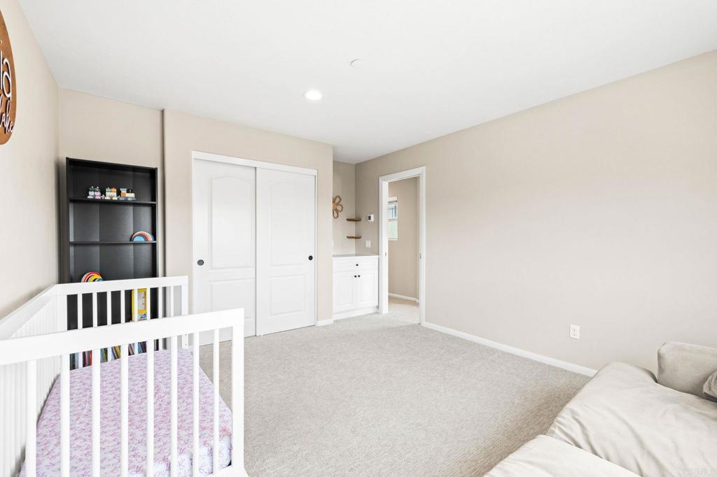 35846 Esperia Way Fallbrook, CA 92028 - Photo 40 of 60 a bedroom with a bed and cabinets