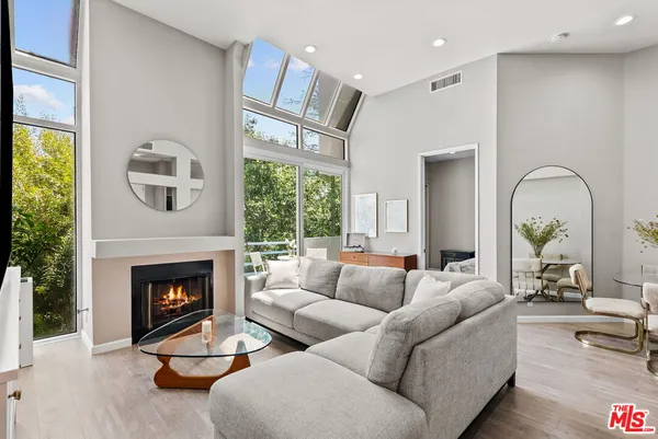 $650,000 | 5151 Balboa Boulevard, Unit 303, Encino, CA 91316