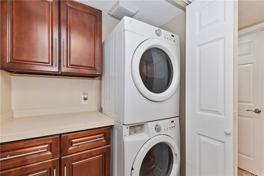 109 Torremolinos Drive Rancho Mirage, CA 92270 - Photo 25 of 33 a utility room with dryer and washer
