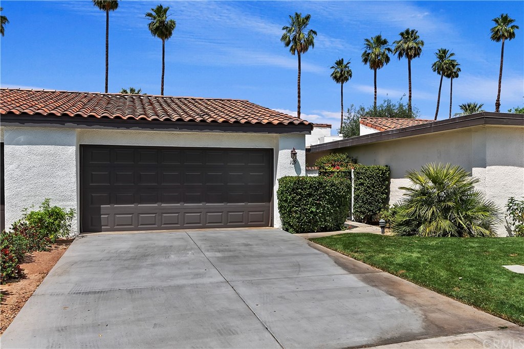 109 Torremolinos Drive Rancho Mirage, CA 92270 - Photo 3 of 33 a house view with a garden space