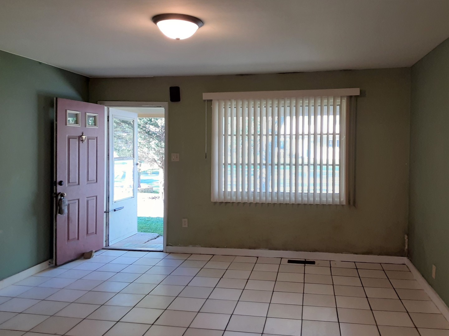 545 Spruce Road Bolingbrook, IL 60440 - Photo 2 of 16