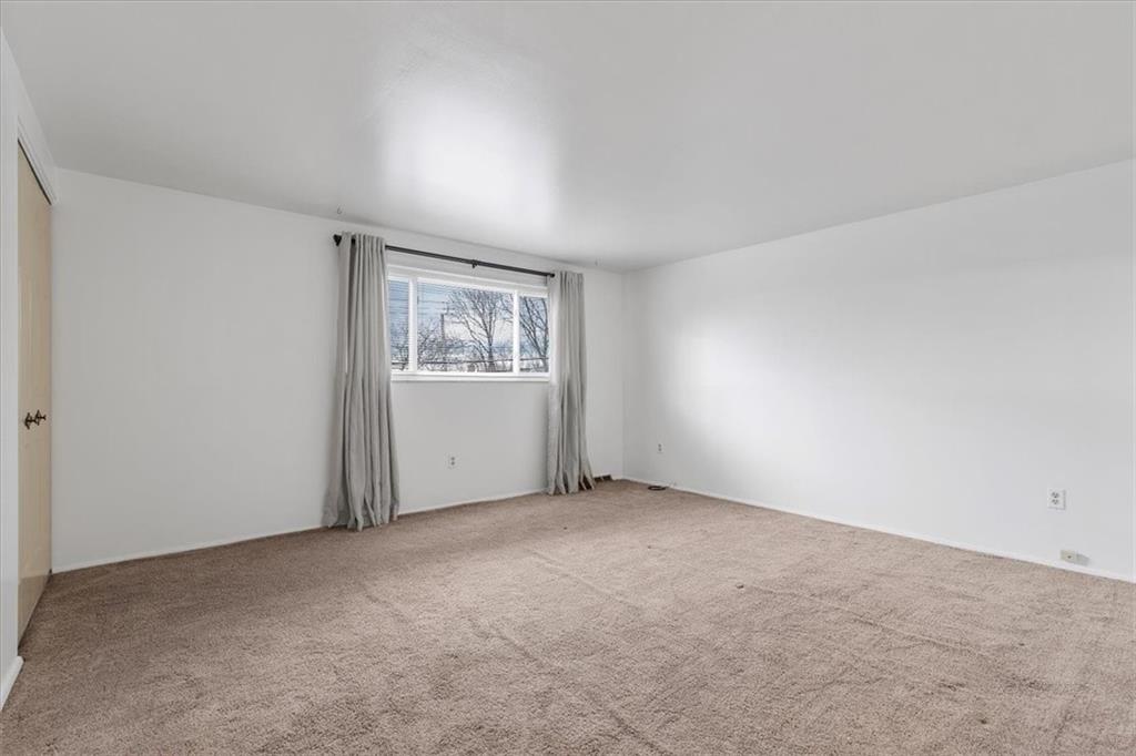 78 Seavey Road Pittsburgh, PA 15223 - Photo 16 of 29 Carpeting adds an element of coziness to the room.