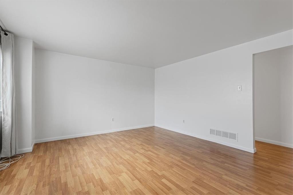 78 Seavey Road Pittsburgh, PA 15223 - Photo 6 of 29 Open and spacious living space.