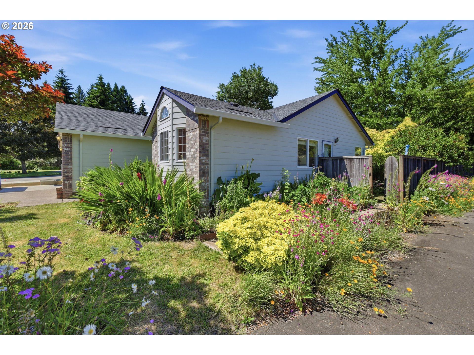 340 Southwest 7th Street Dundee, OR 97115 - Photo 4 of 40