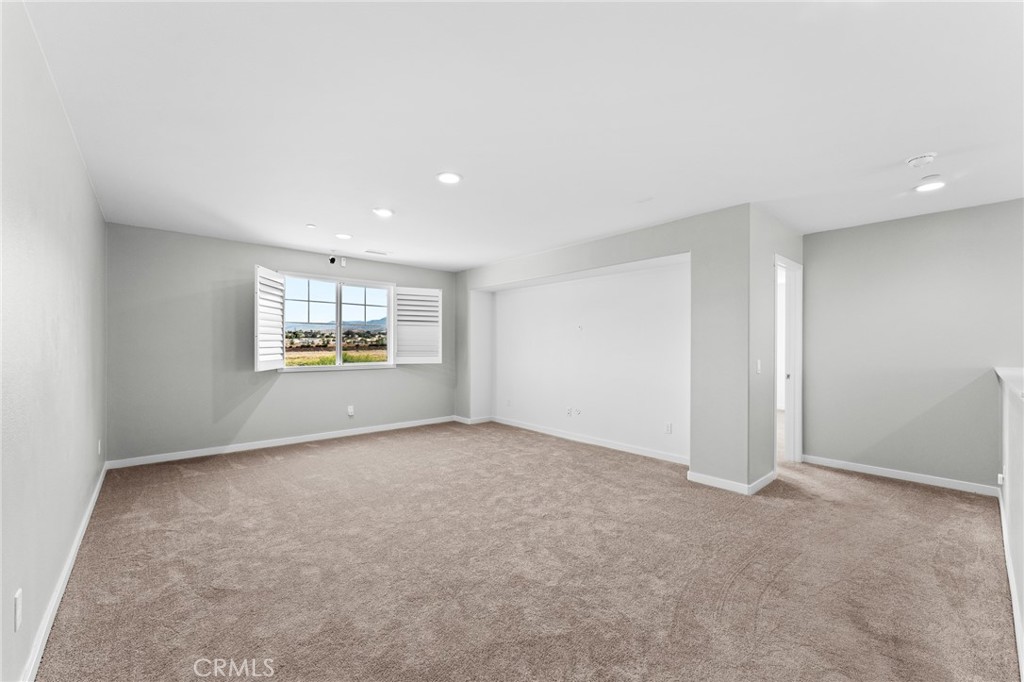 36772 Arietta Way Beaumont, CA 92223 - Photo 37 of 45 an empty room with windows and mirror