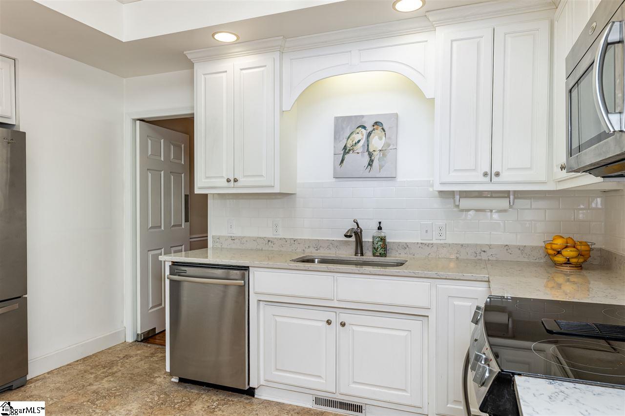131 Ridge Glen Simpsonville, SC 29680 - Photo 8 of 35