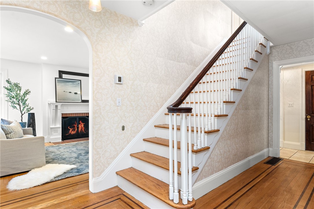 281 Rochambeau Avenue Providence, RI 02906 - Photo 11 of 34 Gallery Image 11