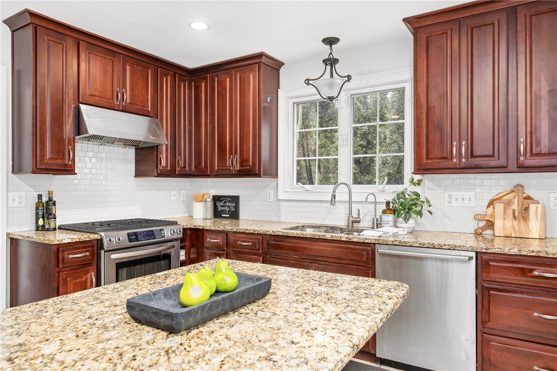 281 Rochambeau Avenue Providence, RI 02906 - Photo 15 of 34 Gallery Image 15