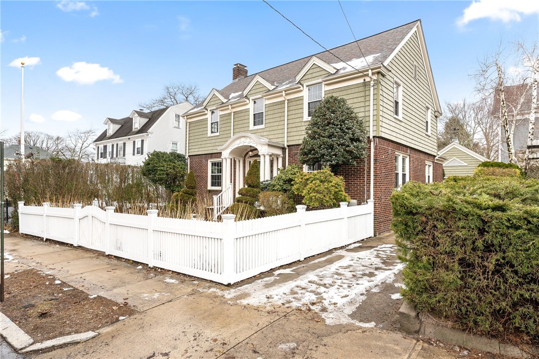 281 Rochambeau Avenue Providence, RI 02906 - Photo 3 of 34 Gallery Image 3