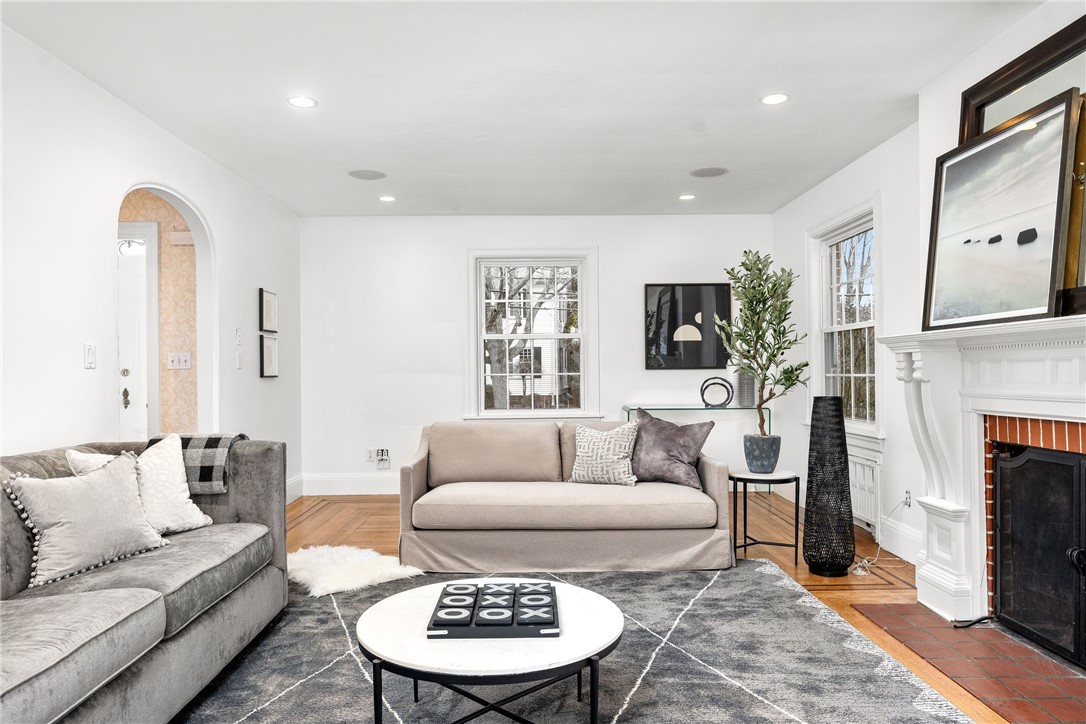 281 Rochambeau Avenue Providence, RI 02906 - Photo 6 of 34 Gallery Image 6