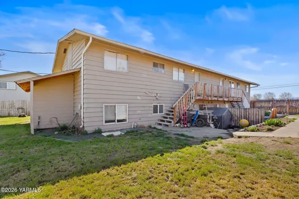a house view with a outdoor space