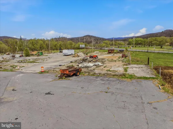 $750,000 | 86 Henry W Miller Highway, Paw Paw, WV 25434