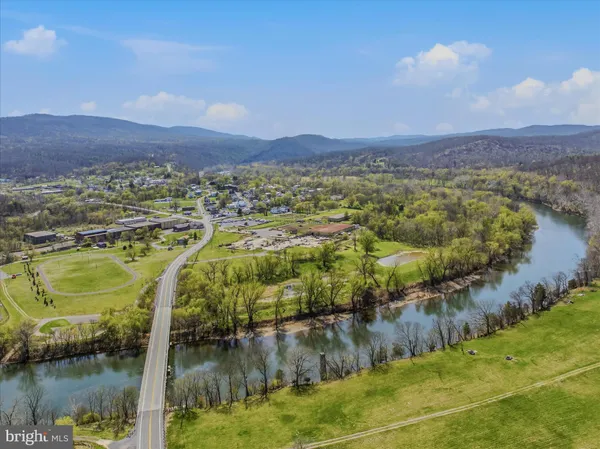 $750,000 | 86 Henry W Miller Highway, Paw Paw, WV 25434