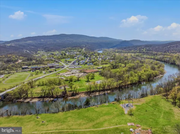 $750,000 | 86 Henry W Miller Highway, Paw Paw, WV 25434