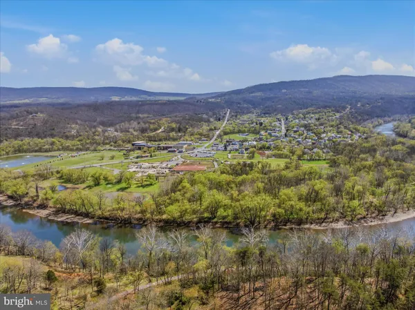 $750,000 | 86 Henry W Miller Highway, Paw Paw, WV 25434