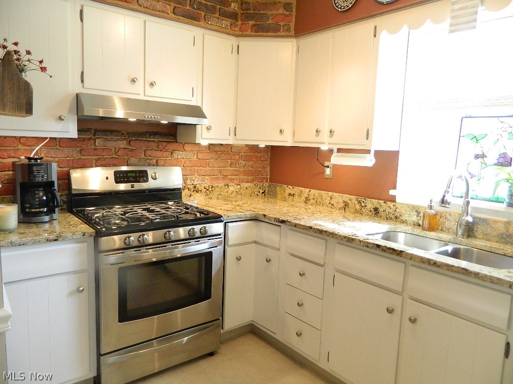 1604 Lyndhurst Road Lyndhurst, OH 44124 - Photo 7 of 35 Plenty of Cabinets and Counters for Everyday Meals and Entertaining!