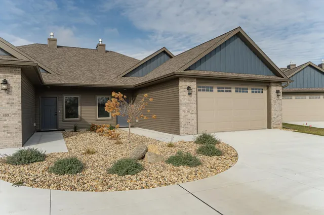 $445,000 | 885 Picadilly Lane Northwest, Rochester, MN 55901