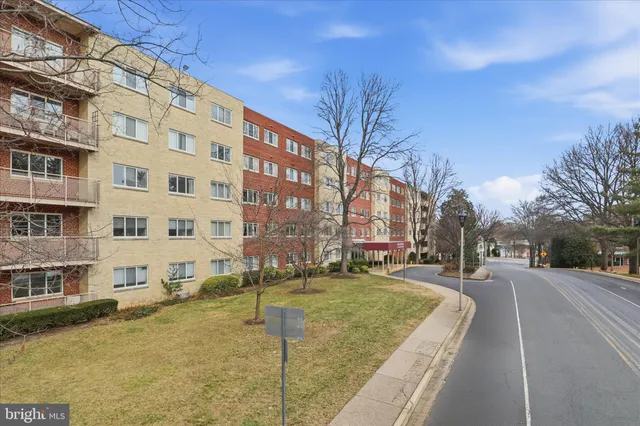 $365,000 | 200 North Maple Avenue, Unit 212, Falls Church, VA 22046
