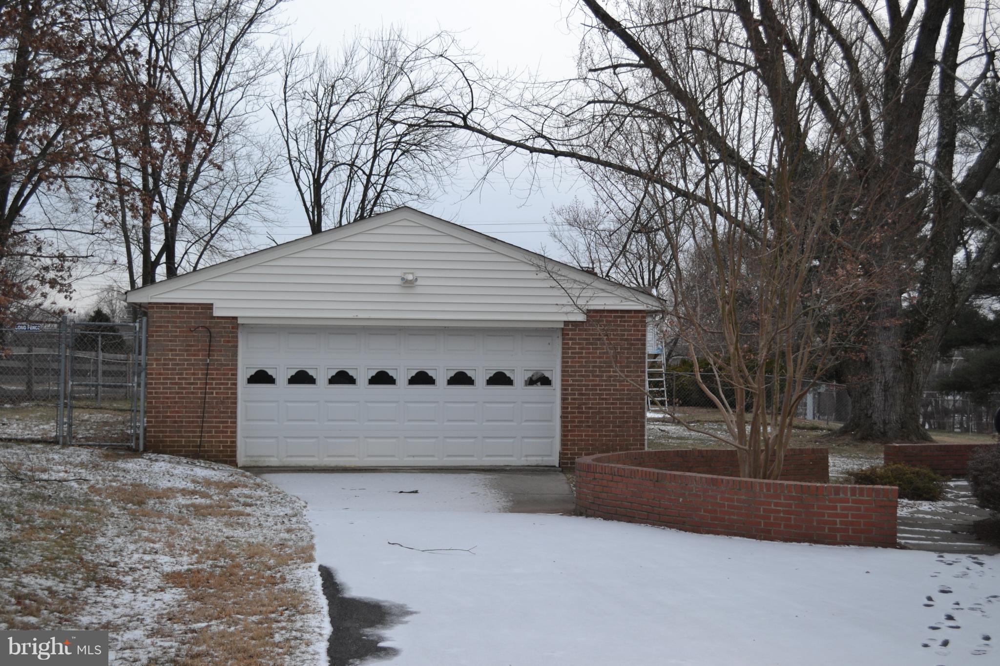 16024 Riffle Ford Road Gaithersburg, MD 20878 - Photo 2 of 16 2 car garage
