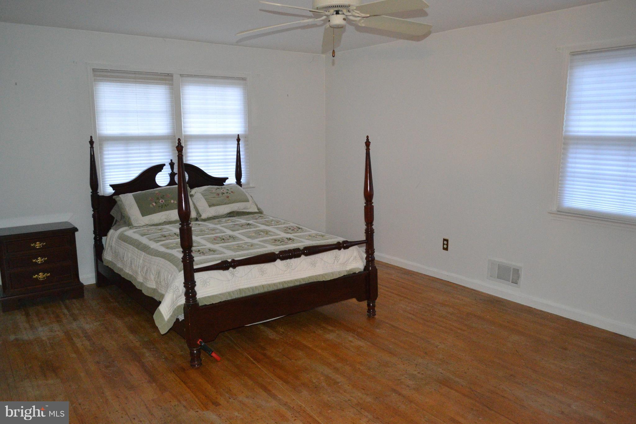 16024 Riffle Ford Road Gaithersburg, MD 20878 - Photo 14 of 16 Bedroom (Master)