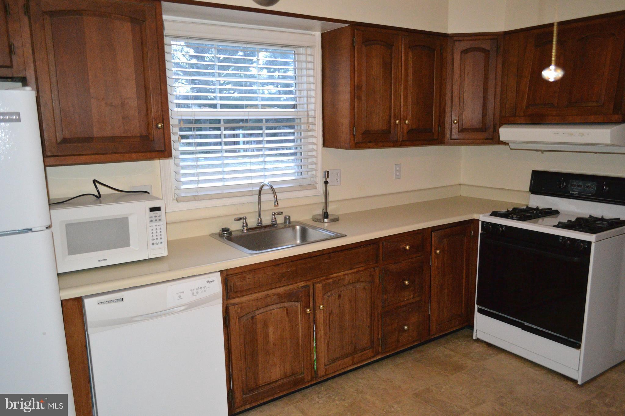 16024 Riffle Ford Road Gaithersburg, MD 20878 - Photo 16 of 16 Kitchen