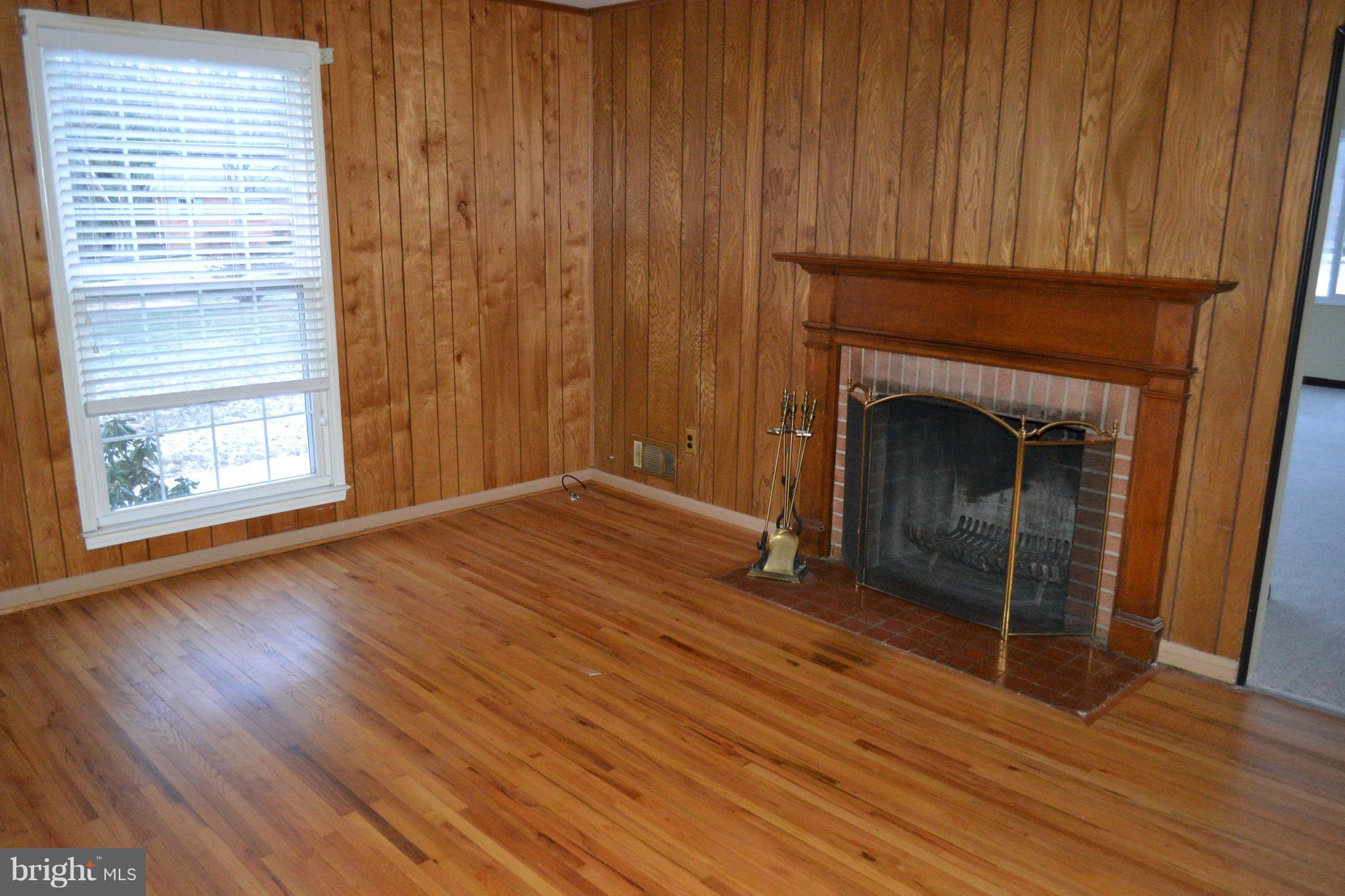 16024 Riffle Ford Road Gaithersburg, MD 20878 - Photo 4 of 16 Family Room
