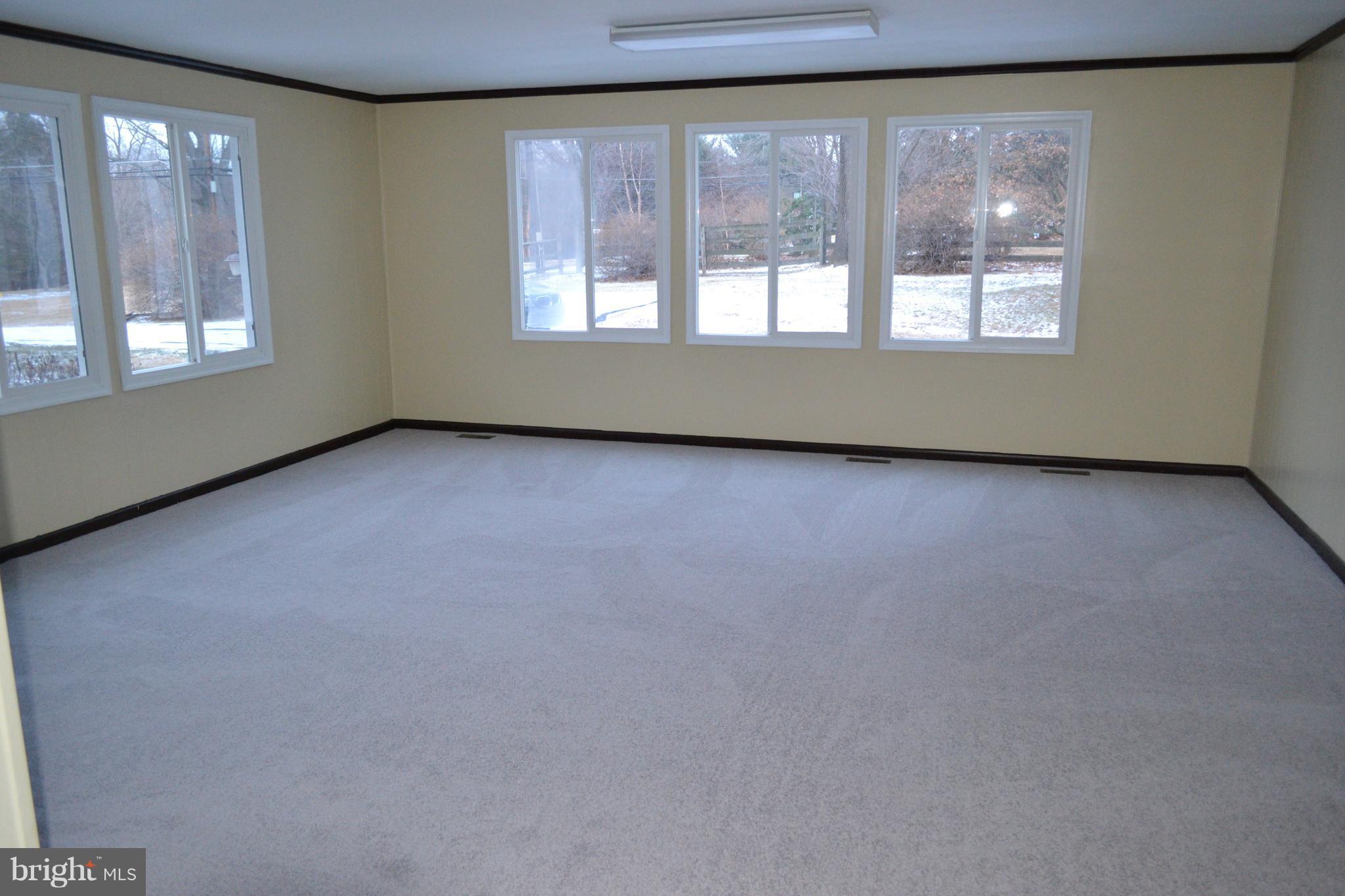 16024 Riffle Ford Road Gaithersburg, MD 20878 - Photo 5 of 16 Family Room