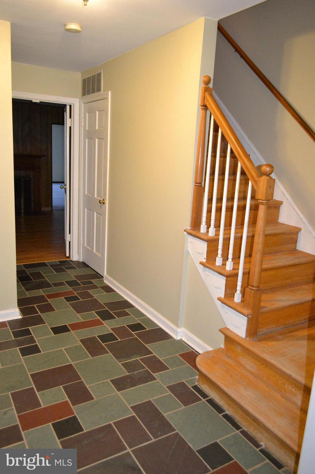 16024 Riffle Ford Road Gaithersburg, MD 20878 - Photo 6 of 16 Interior (General)
