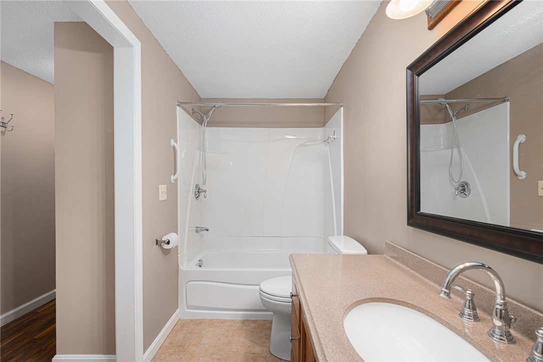 3524 West Shore Road, Unit 405 Warwick, RI 02886 - Photo 11 of 21 Master Bathroom