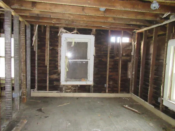 $21,900 | 562 West Van Buren Street, Battle Creek, MI 49037