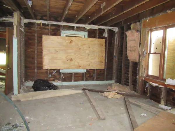 $21,900 | 562 West Van Buren Street, Battle Creek, MI 49037