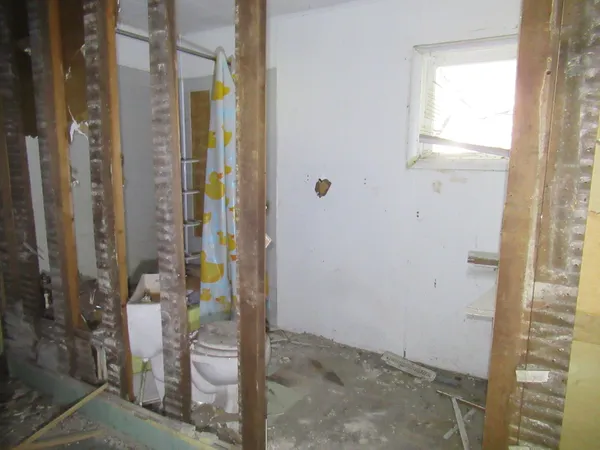 $21,900 | 562 West Van Buren Street, Battle Creek, MI 49037