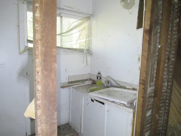 $21,900 | 562 West Van Buren Street, Battle Creek, MI 49037