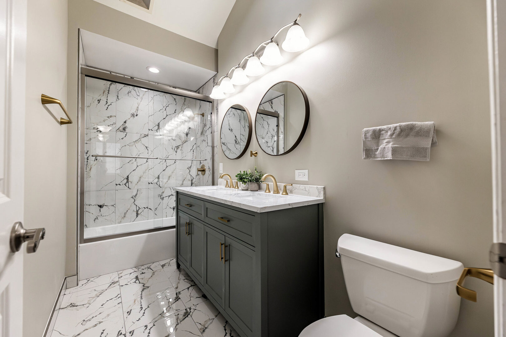 6017 South Monitor Avenue Chicago, IL 60638 - Photo 17 of 35