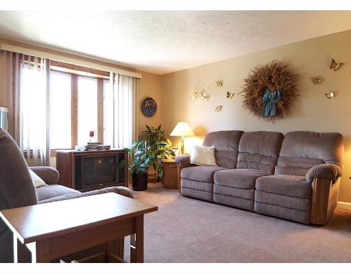 7 Quail Hill Road Pittsburgh, PA 15214 - Photo 2 of 8 Living Room.