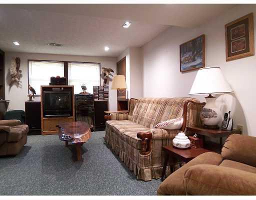 7 Quail Hill Road Pittsburgh, PA 15214 - Photo 5 of 8 Den/Family/Great Room.