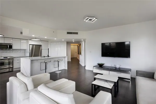 $5,700 | 19900 East Country Club Drive, Unit 311, Aventura, FL 33180