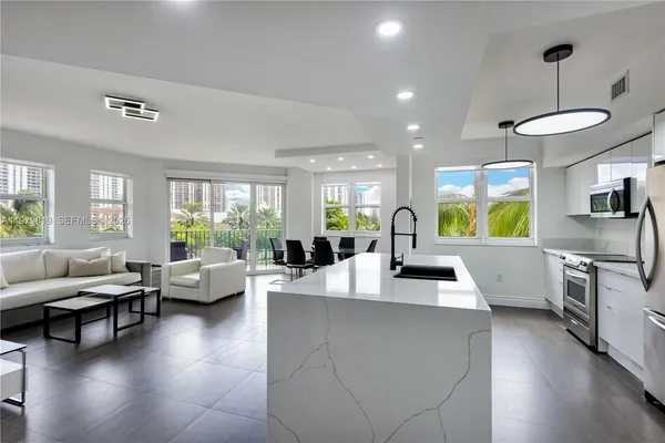 $5,700 | 19900 East Country Club Drive, Unit 311, Aventura, FL 33180