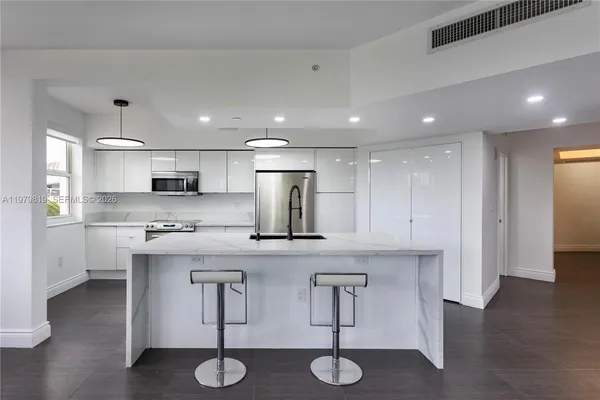 $5,700 | 19900 East Country Club Drive, Unit 311, Aventura, FL 33180