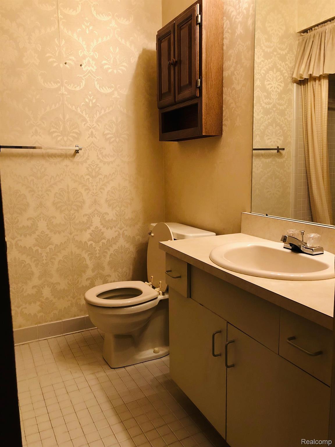 27780 Evergreen Road Southfield, MI 48076 - Photo 20 of 36 First Floor Full Bath