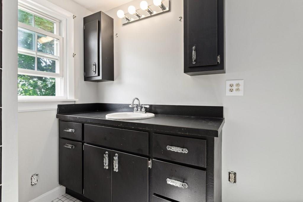 4 Walter Road Peabody, MA 01960 - Photo 11 of 40 Gallery Image 11