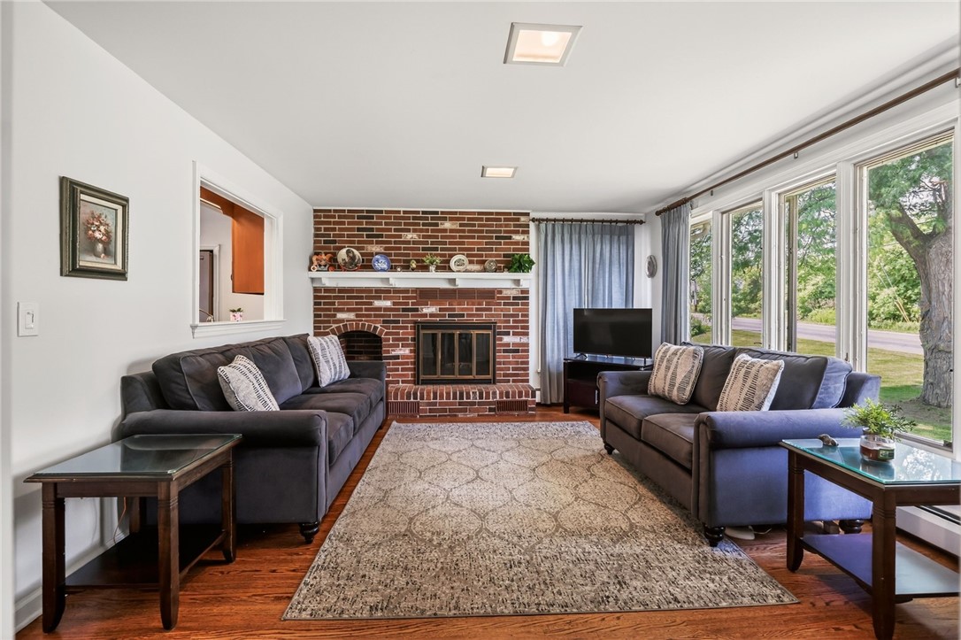 364 Island Cottage Road Greece, NY 14612 - Photo 11 of 49
