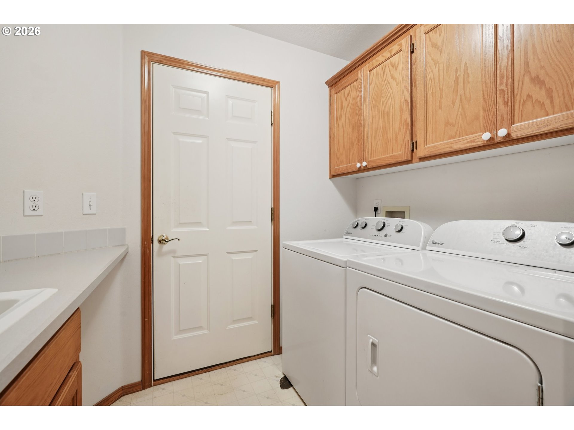19862 Castleberry Loop Oregon City, OR 97045 - Photo 23 of 33 a utility room with dryer and washer