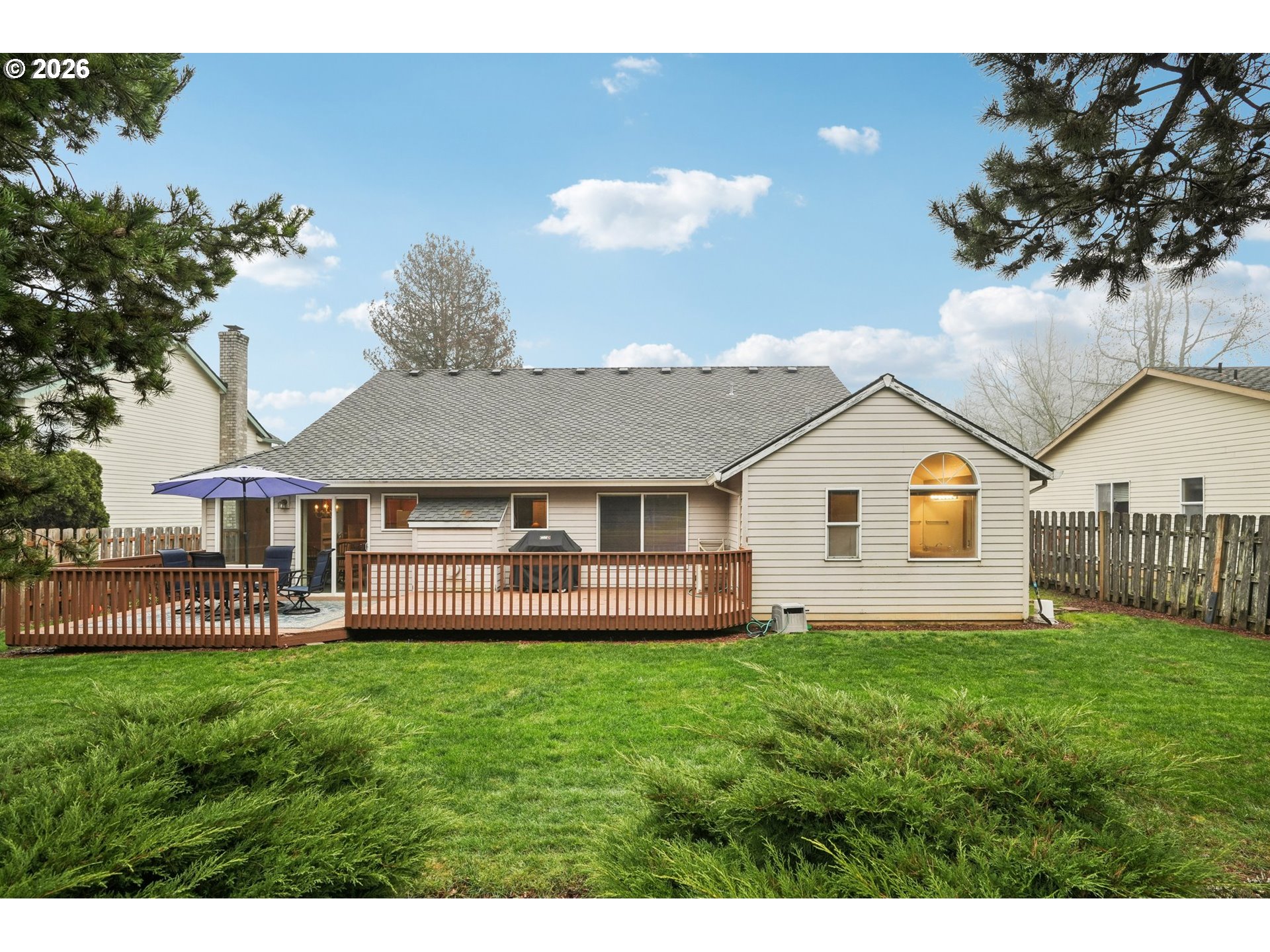 19862 Castleberry Loop Oregon City, OR 97045 - Photo 28 of 33 a front view of house with yard and green space