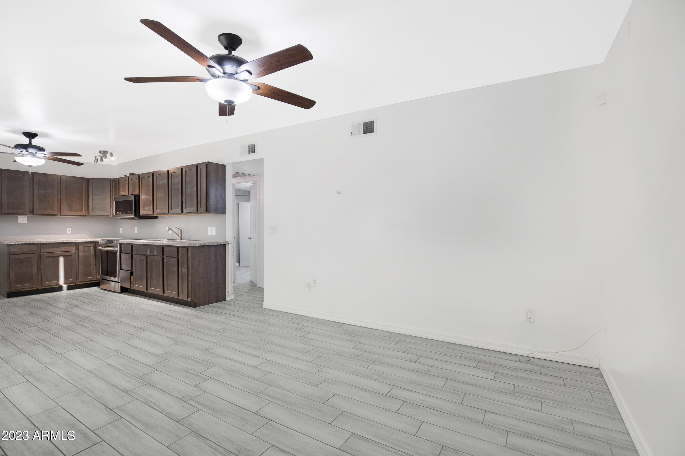 3936 West Granada Road Phoenix, AZ 85009 - Photo 3 of 17 4 front entrance