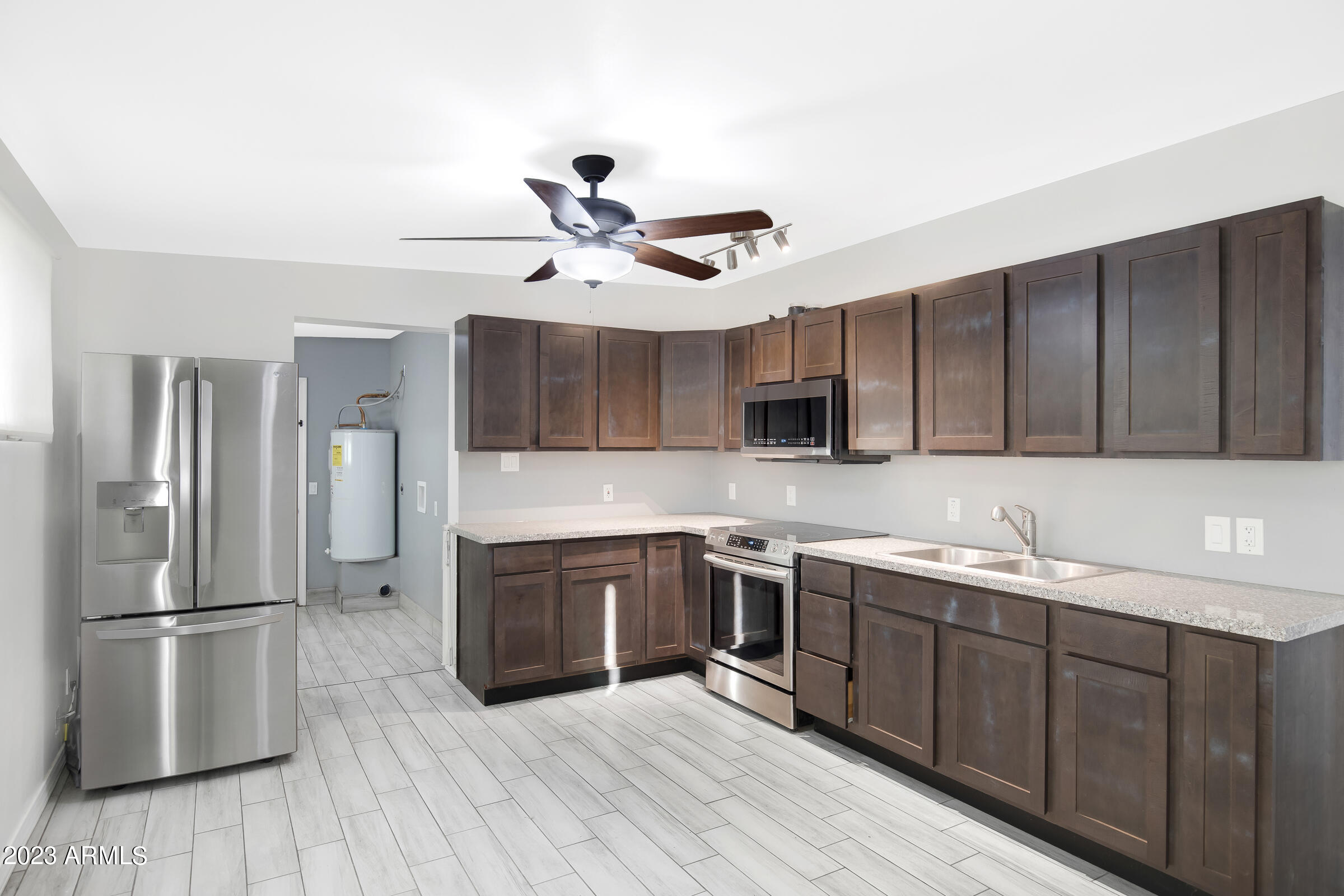 3936 West Granada Road Phoenix, AZ 85009 - Photo 5 of 17 6 kitchen