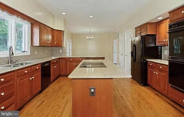 $6,000 | 7204 Quiet Cove, Annandale, VA 22003