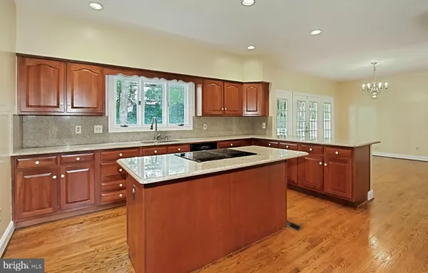 $6,000 | 7204 Quiet Cove, Annandale, VA 22003